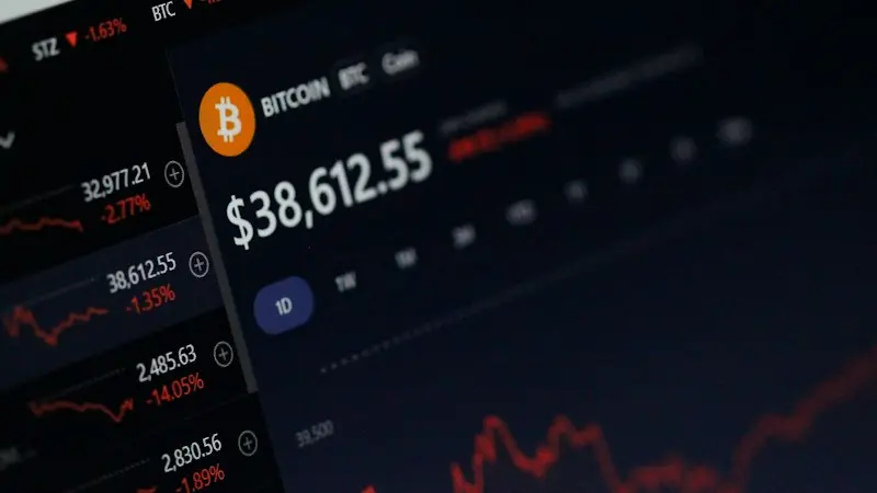 Swap crypto sans frais : ce que Lumina n'ajoute pas et ce qui compose réellement le coût